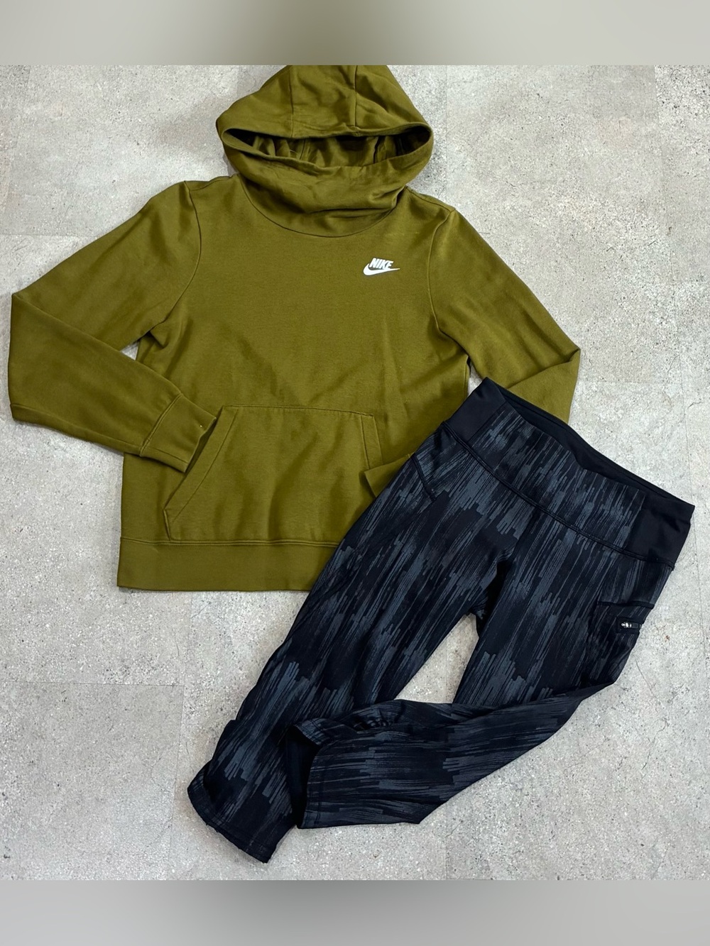 Womens LULULEMON/NIKE Leggings & Hoodie Sweatshirt, sz 4